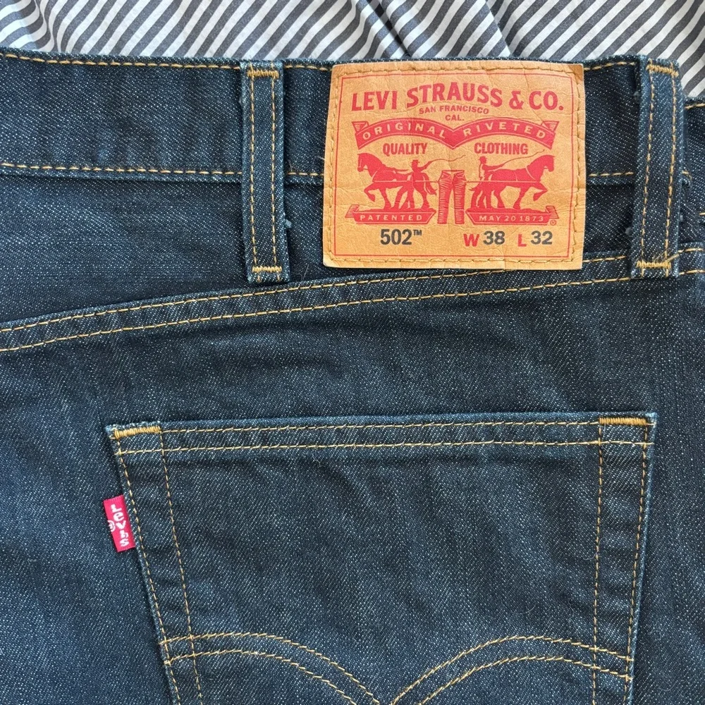 Men’s Levi 502 jeans, 38x32 - Picture 3 of 5